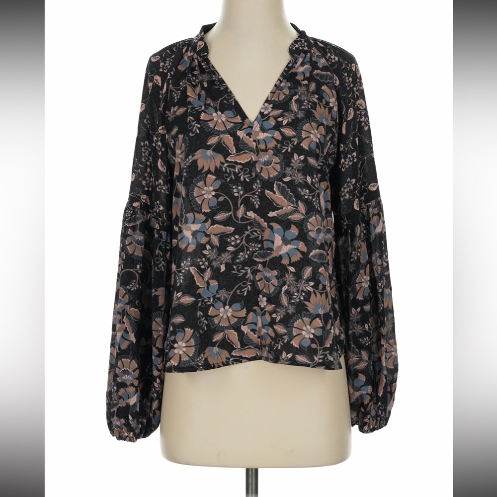 NWT Everve Size S long sleeve blouse